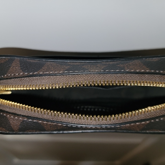 Coach New York Small Camera Bag in Signature Canvas - Picture 3 of 3